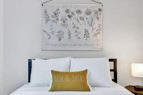 Rustic Retreats Beachy 1BR for 4 guests in the heart of Fort Lauderdale